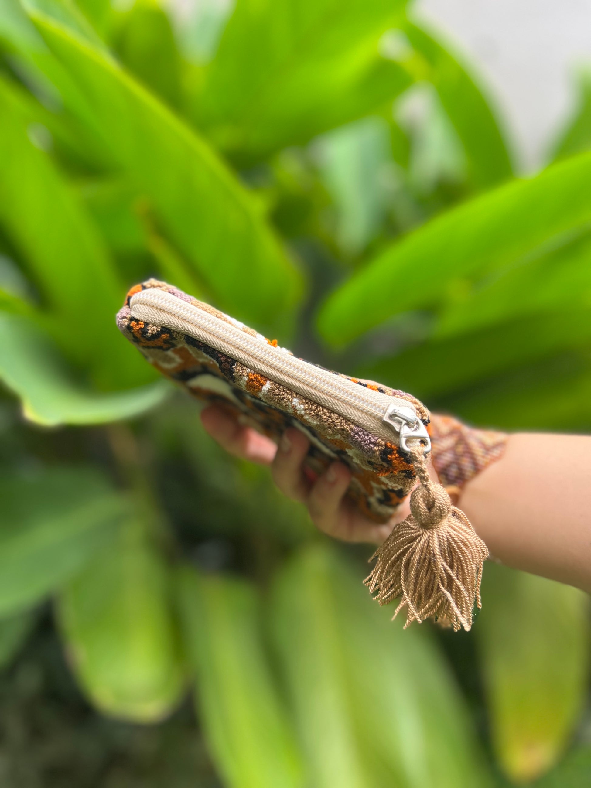 Ojos Tapizado ✻ Small Wayuu Clutch