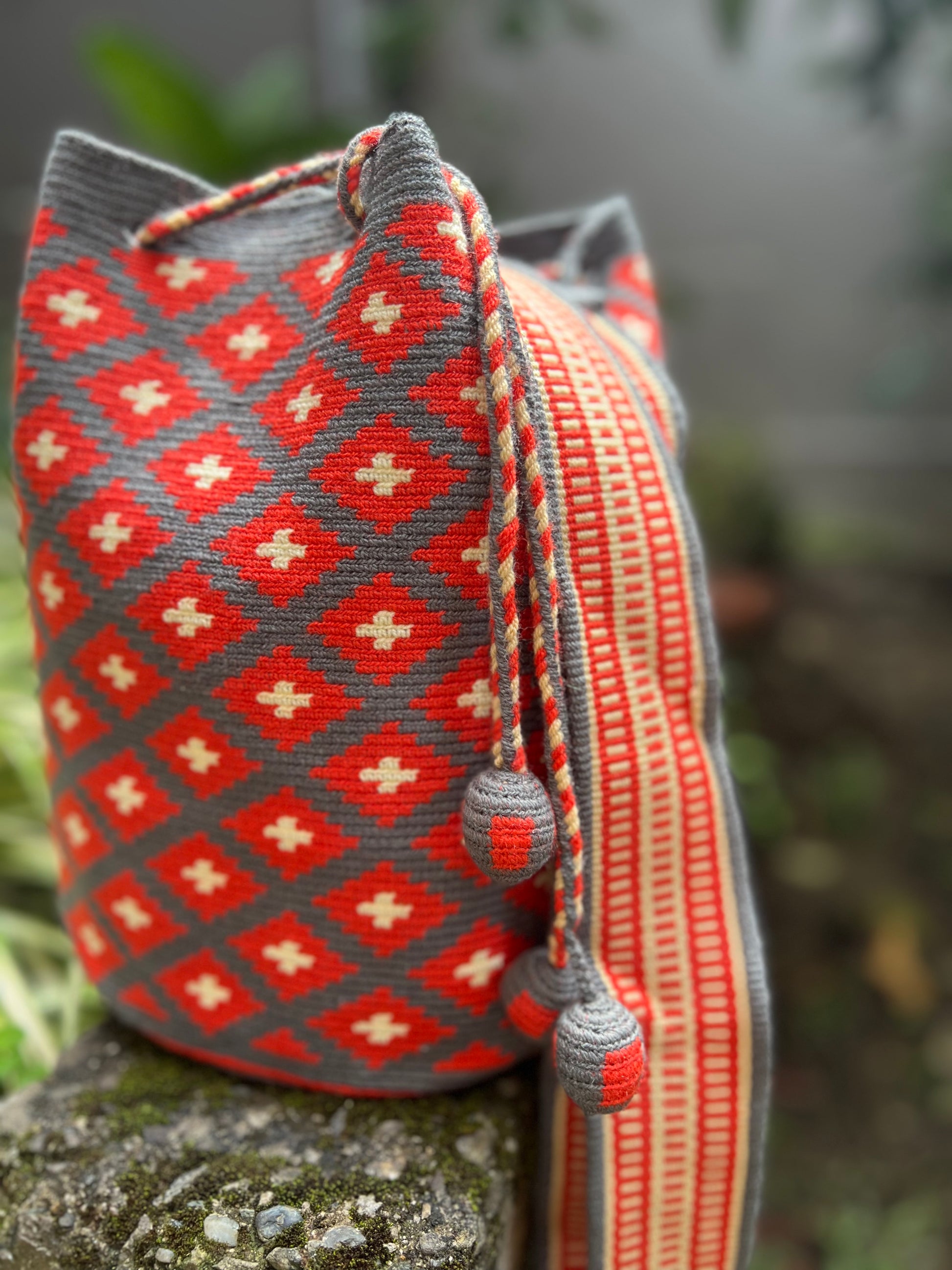 1 THREAD Achiote ✻ Large Wayuu Mochila