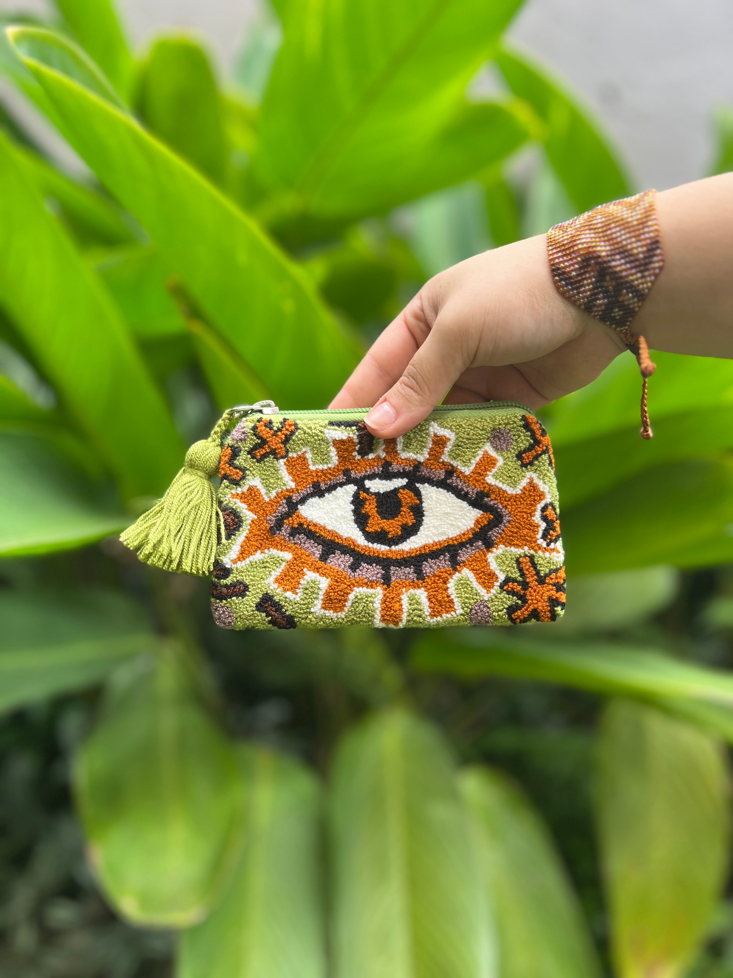 Ojos Tapizado ✻ Small Wayuu Clutch