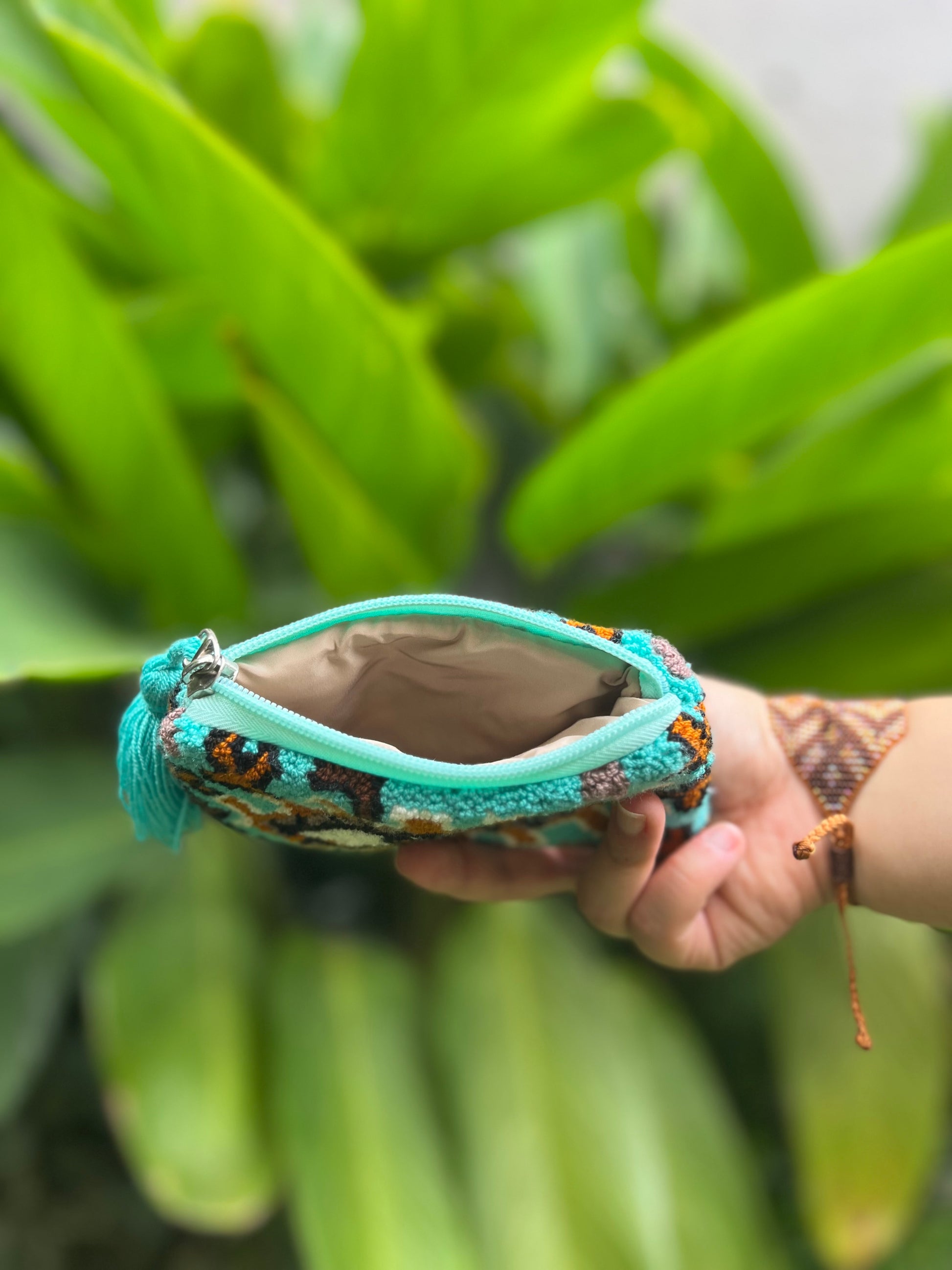 Ojos Tapizado ✻ Small Wayuu Clutch