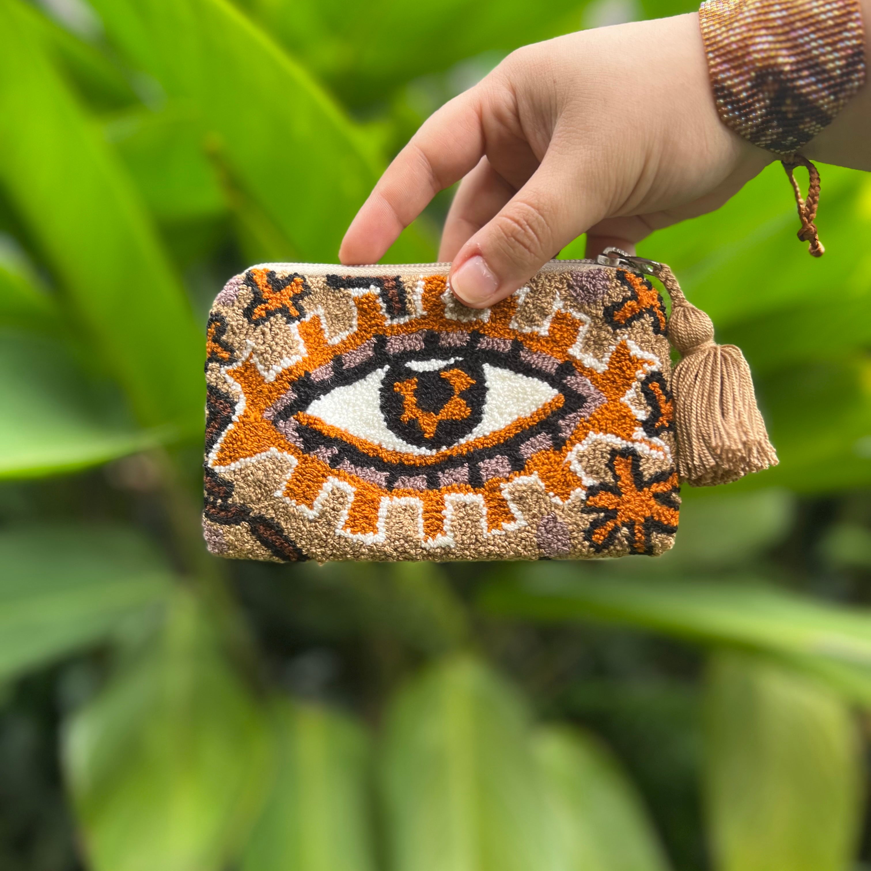 Ojos Tapizado ✻ Small Wayuu Clutch