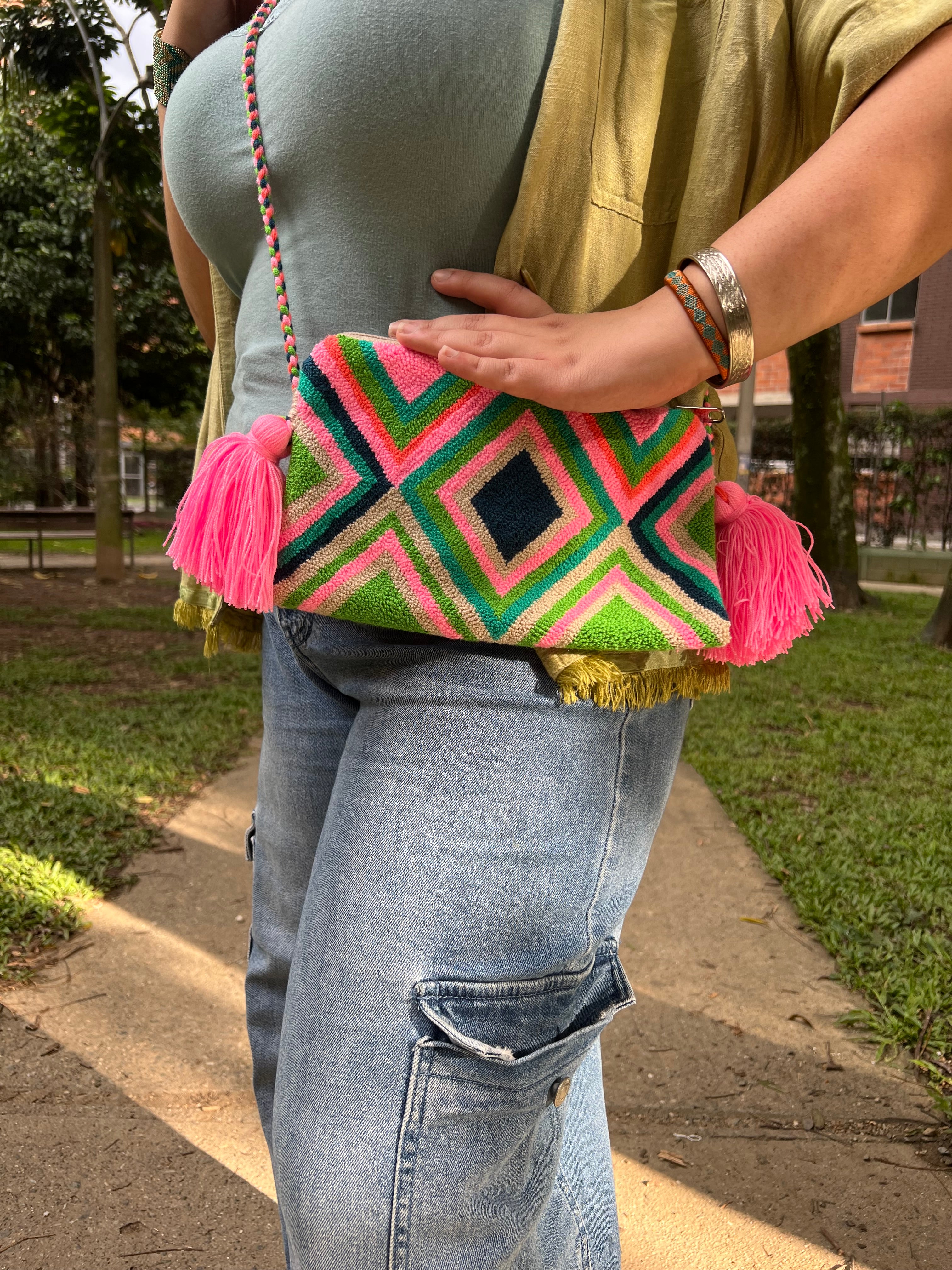 Tapizada  ✻ Large Wayuu Clutch with Strap