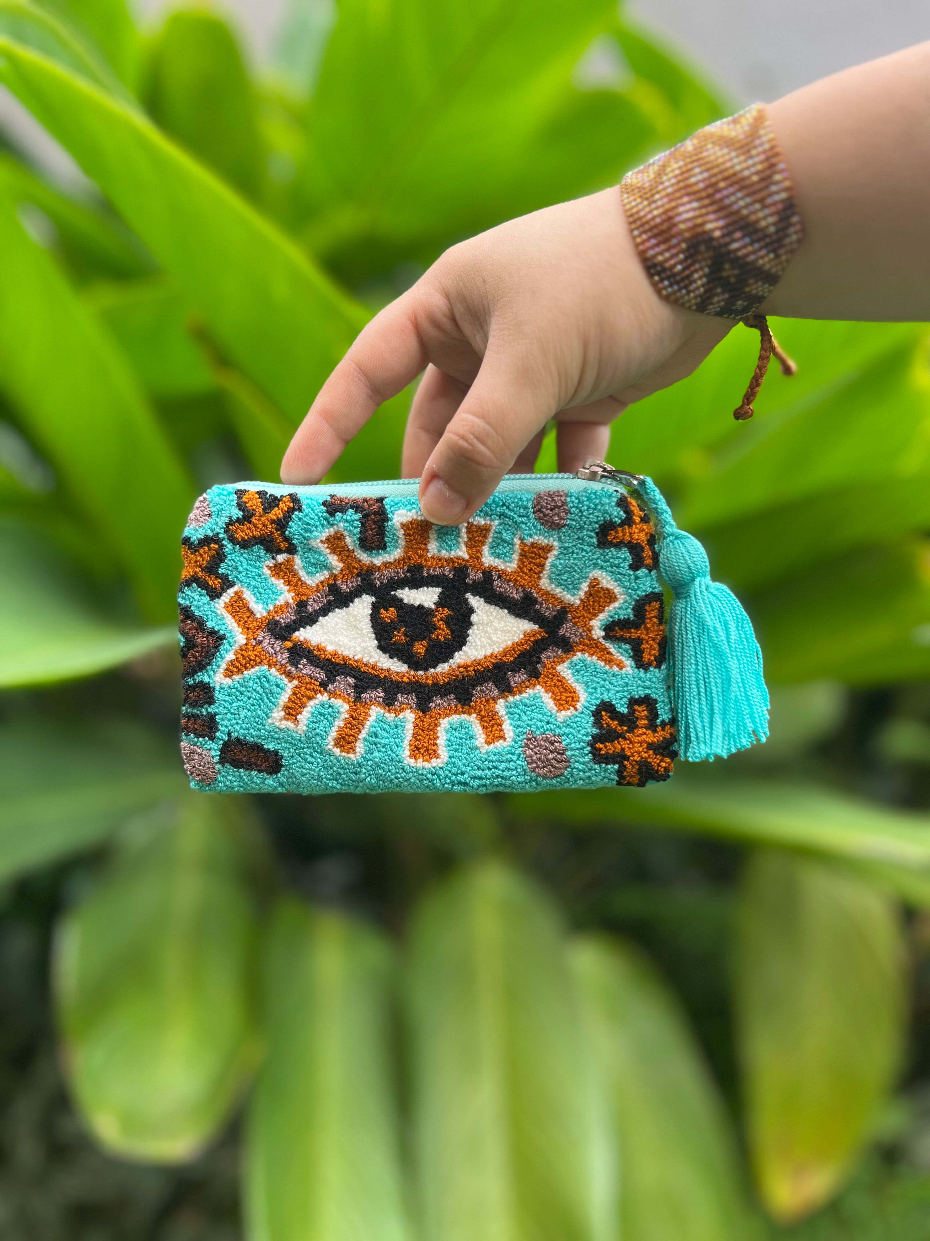 Ojos Tapizado ✻ Small Wayuu Clutch