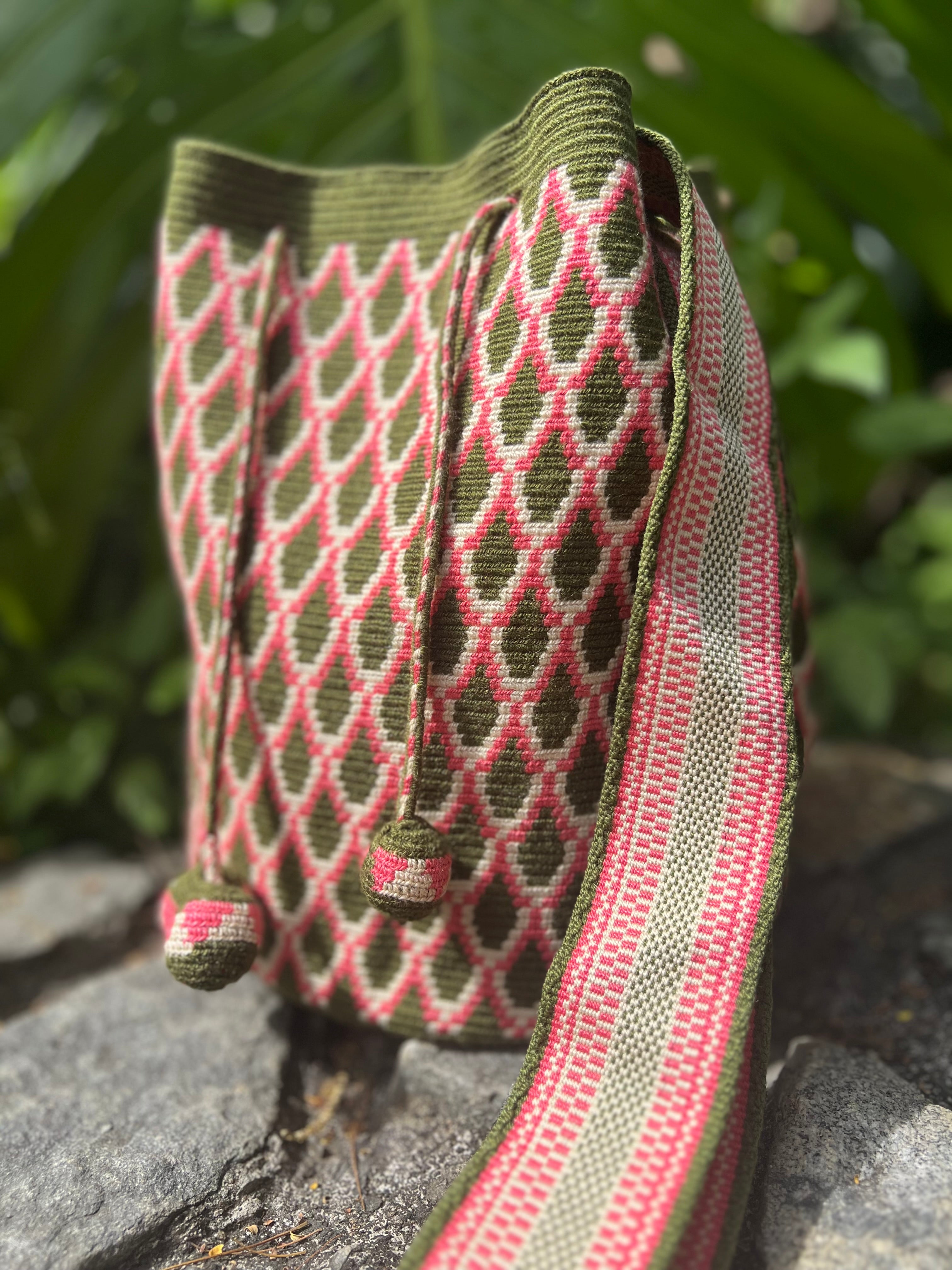 1 THREAD Guayaba ✻ Large Wayuu Mochila