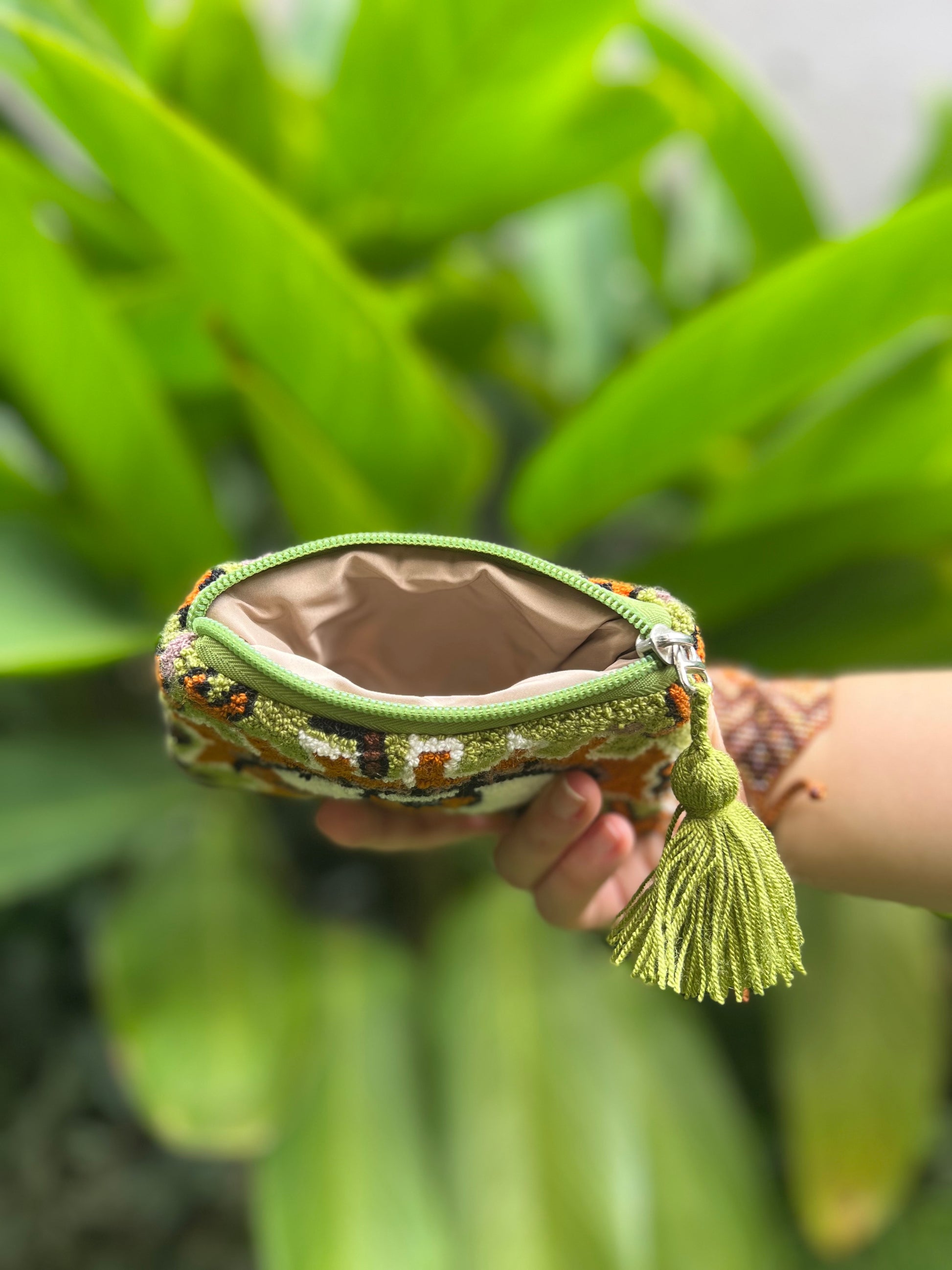 Ojos Tapizado ✻ Small Wayuu Clutch