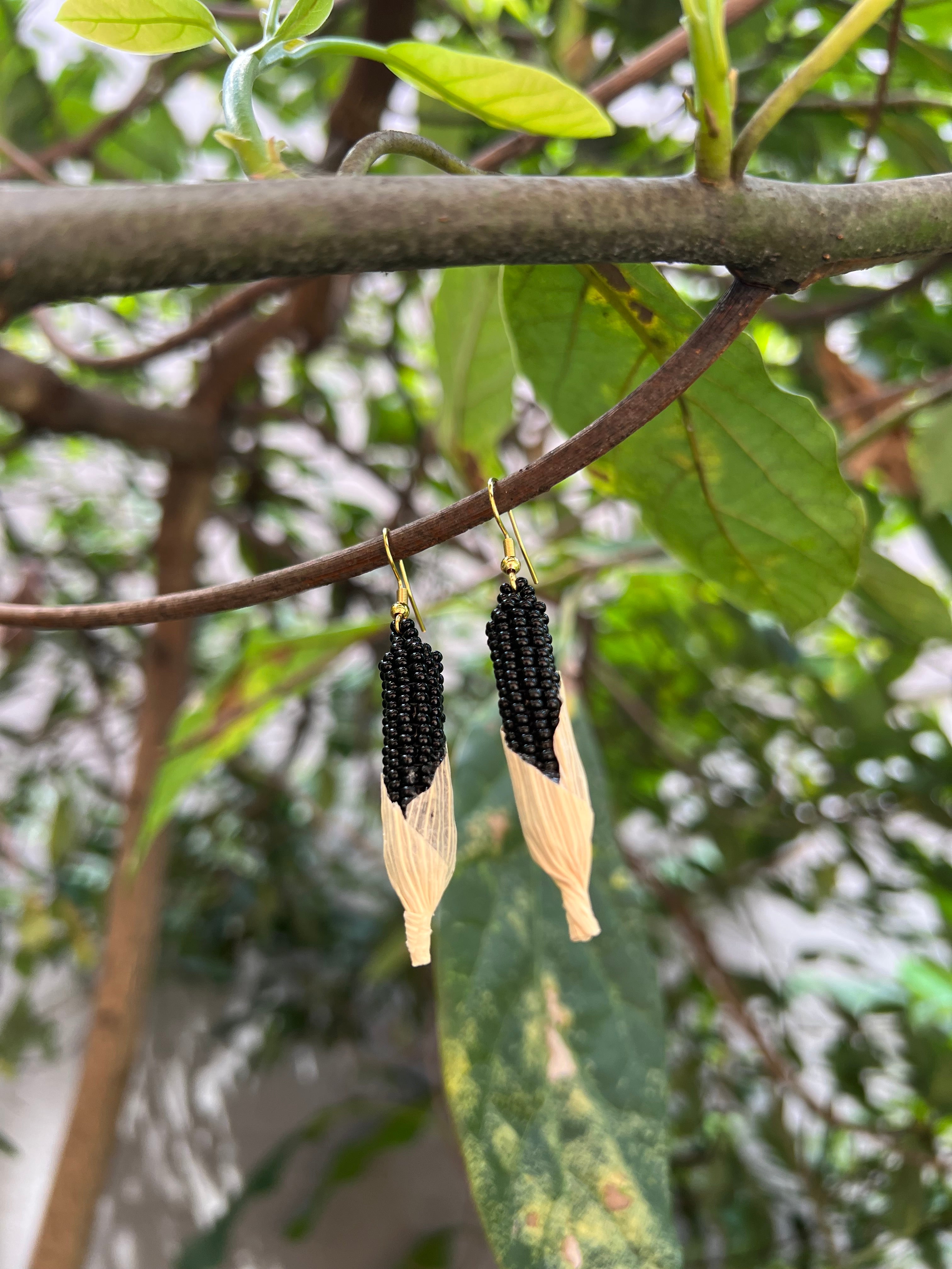 Black Corn Husk ✻ Misak Beaded Earrings