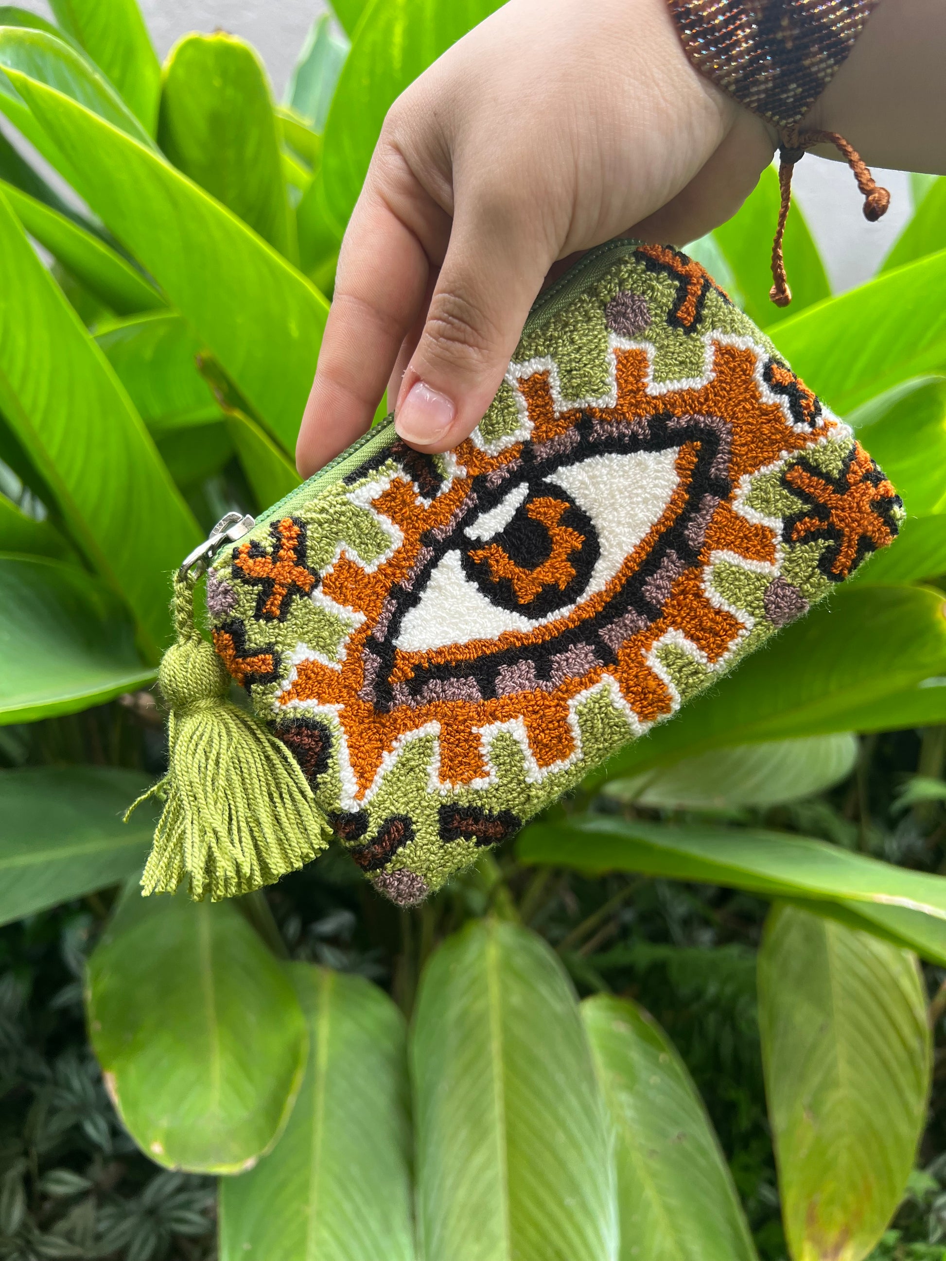 Ojos Tapizado ✻ Small Wayuu Clutch