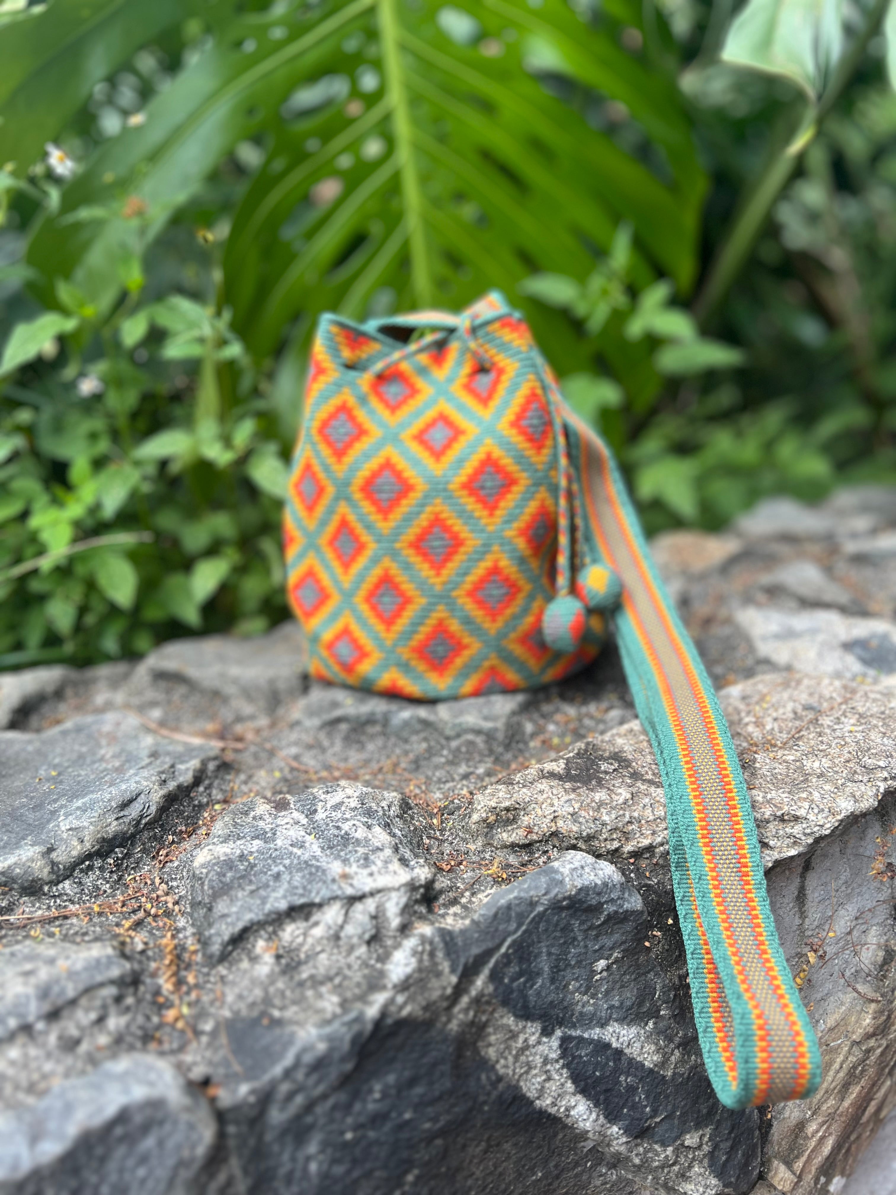 1 THREAD Desierto ✻ Medium Wayuu Mochila