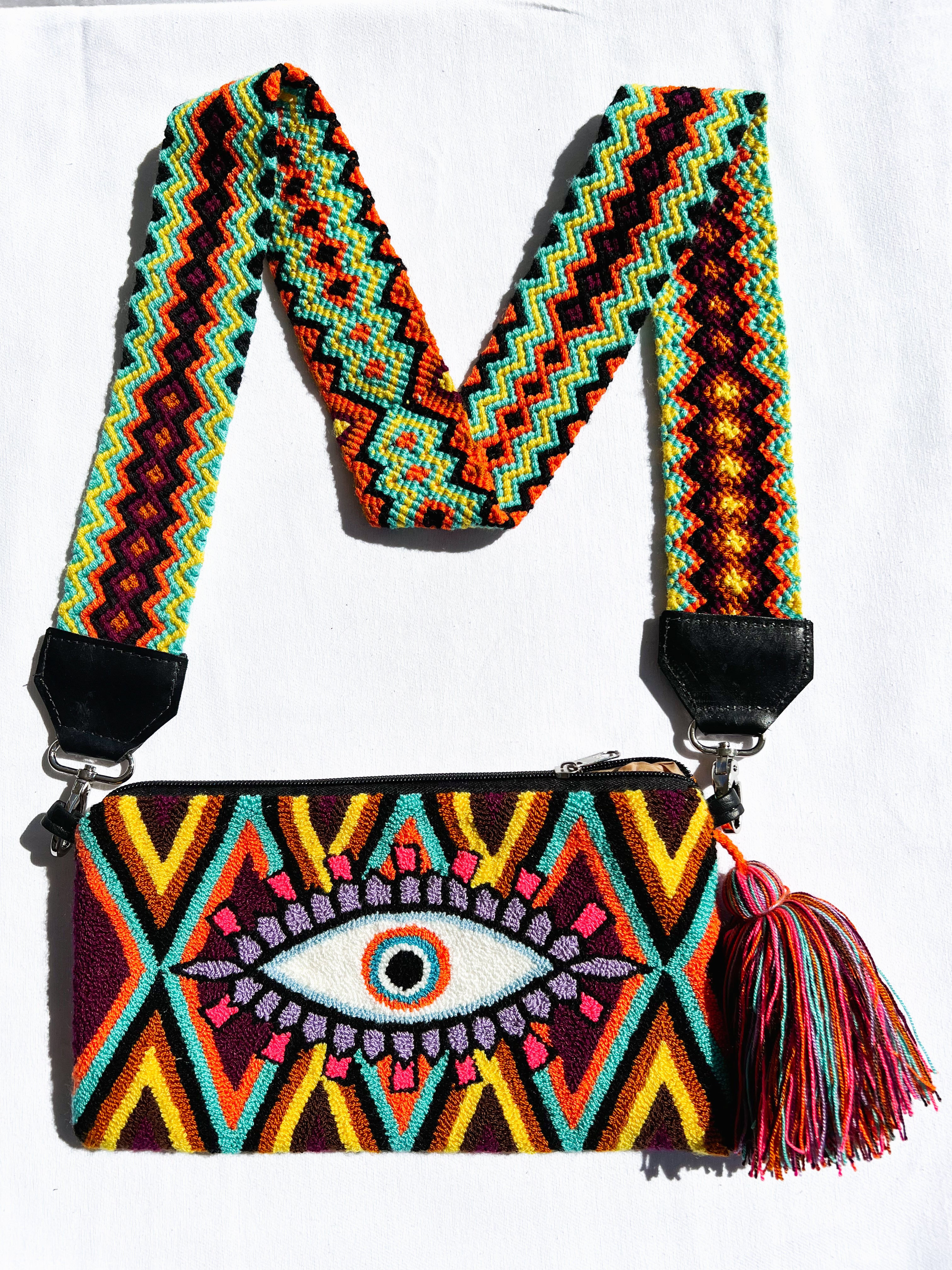Tapizada  ✻ Large Wayuu Clutch with Strap